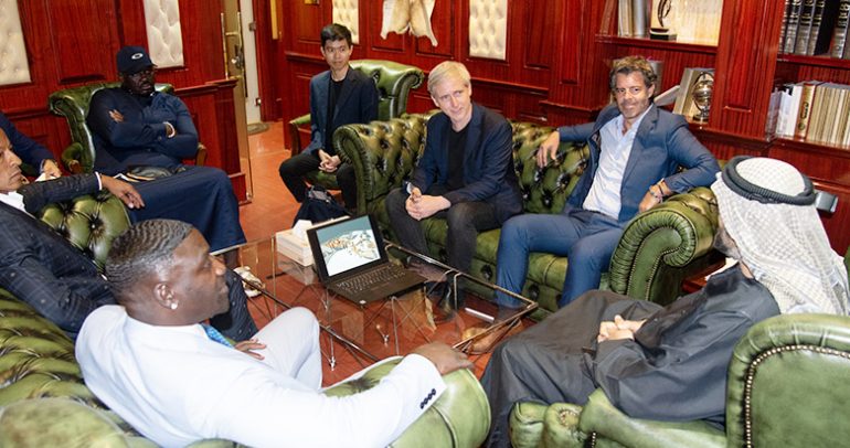 اجتماع ” زايد بن عويضة ” العضو المنتدب لورلد انفستمنتس، مع رجل الأعمال السنغالي الأمريكي(AKON)